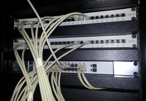Serverschrank mit HP 1810-24G v2 Switch