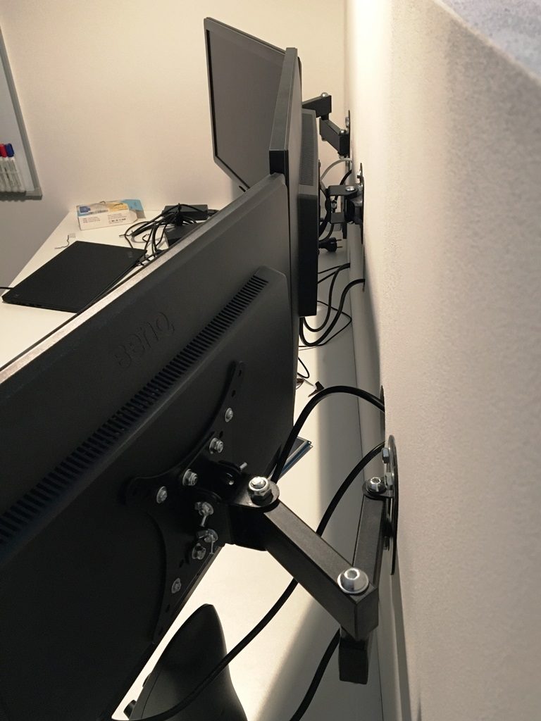 Projekt Neuer Schreibtisch - Monitor Halterung