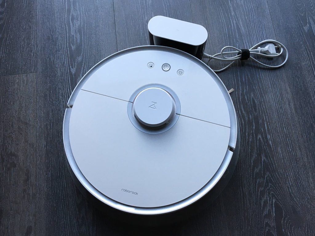 Xiaomi Roborock S50 - Oberseite mit Ladestation