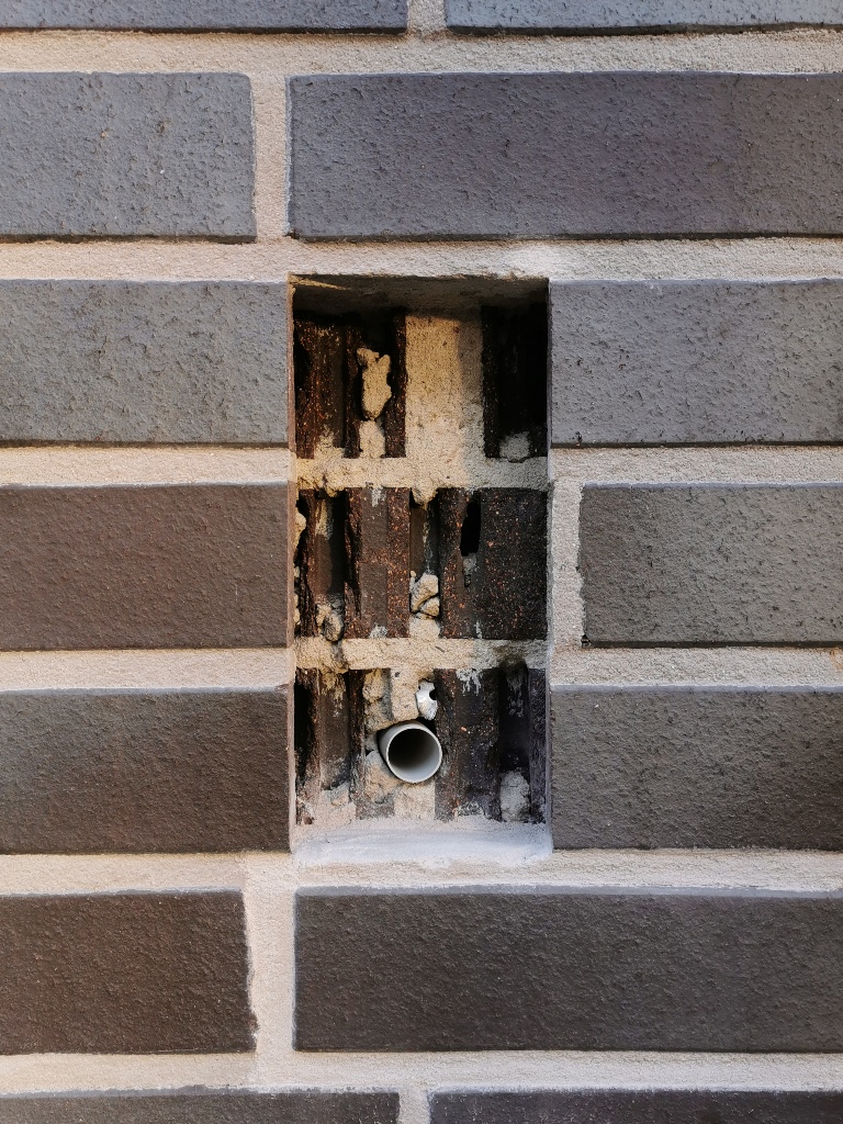 DoorBird D2101V Installation - Maueröffnung